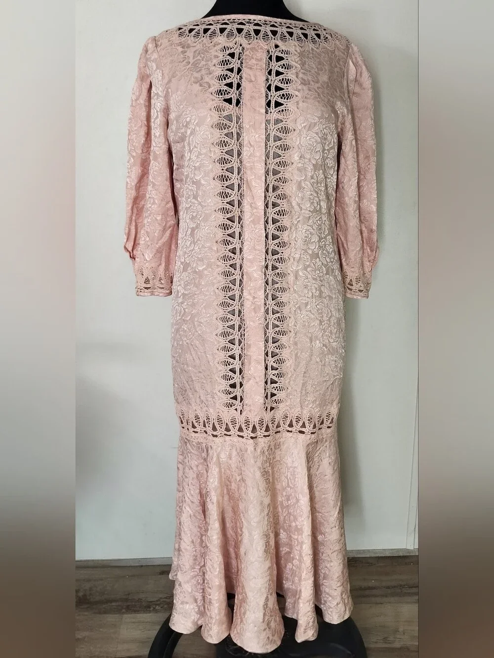 Sleeve Lace Midi Dress in Blush Pink